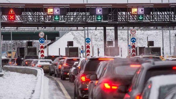 "Автодор" отменит штрафы за нахождение более двух часов на трассе М-11 "Нева" "Автодор" отменит штрафы за нахождение более двух часов на трассе М-11 "Нева"