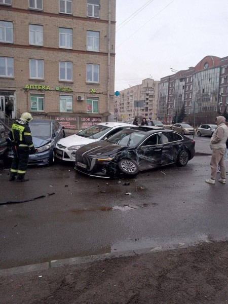 В Петербурге автобус вылетел на тротуар, погиб пешеход
