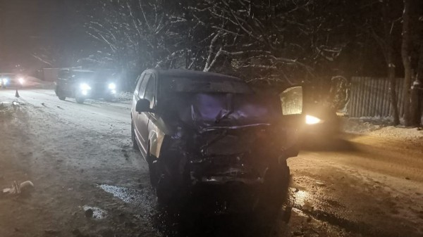 Погибшим водителем врезавшегося в автобус Chrysler оказался священник Анатолий Першин Погибшим водителем врезавшегося в автобус Chrysler оказался священник Анатолий Першин