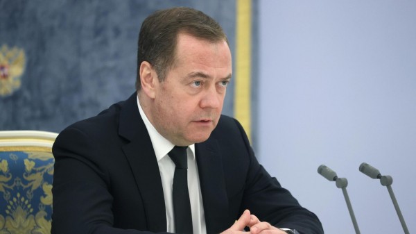 Медведев: планы по набору контрактников на военную службу в январе исполнены Медведев: планы по набору контрактников на военную службу в январе исполнены