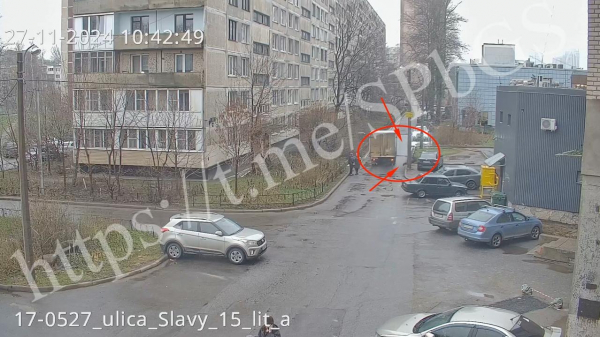 Суд лишил прав водителя, сбившего дверью женщину на проспекте Славы Суд лишил прав водителя, сбившего дверью женщину на проспекте Славы