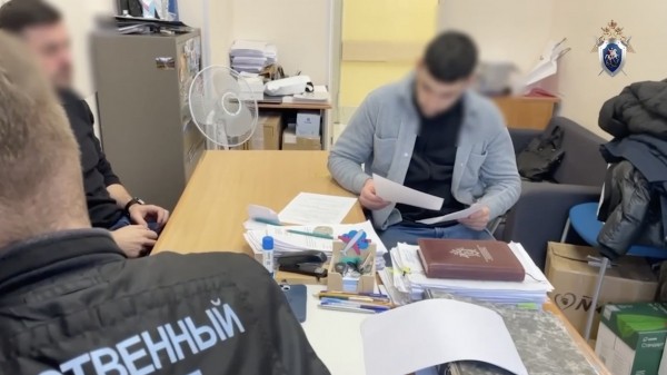 В Петербурге арестовали мошенника, обвиняемого в доведении подростка до самоубийства В Петербурге арестовали мошенника, обвиняемого в доведении подростка до самоубийства