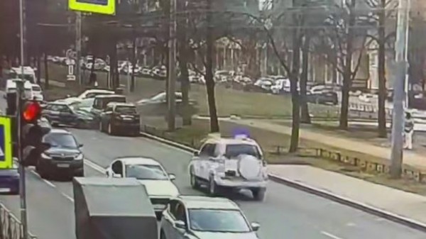 Есть пострадавшие: уходившие от погони нелегалы на такси попали в ДТП на Космонавтов Есть пострадавшие: уходившие от погони нелегалы на такси попали в ДТП на Космонавтов