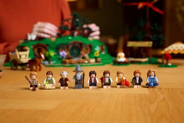 Lego анонсировала набор «Властелин колец: Шир» Lego анонсировала набор «Властелин колец: Шир»