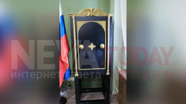 В кабинете начальника СИЗО-1 появился чугунный хранитель тайн «Крестов» В кабинете начальника СИЗО-1 появился чугунный хранитель тайн «Крестов»
