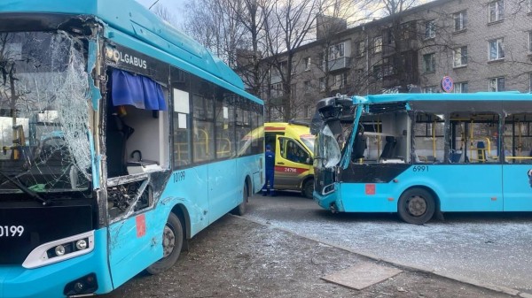 В городе Пушкин столкнулись два пассажирских автобуса, пострадали 4 человека В городе Пушкин столкнулись два пассажирских автобуса, пострадали 4 человека