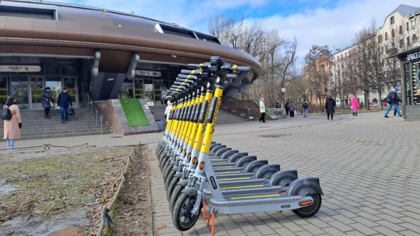 Петербуржцы заметили большое количество соли на тротуарах после старта сезона СИМ Петербуржцы заметили большое количество соли на тротуарах после старта сезона СИМ