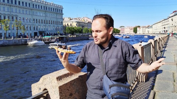 Француз в Петербурге: Адриен о плоских круассанах, дисциплине в метро и самом смешном русском слове Француз в Петербурге: Адриен о плоских круассанах, дисциплине в метро и самом смешном русском слове