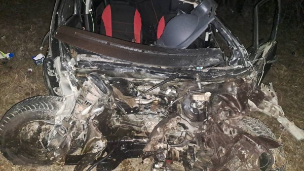В Крыму 17-летний подросток угнал машину отца и врезался в грузовик В Крыму 17-летний подросток угнал машину отца и врезался в грузовик