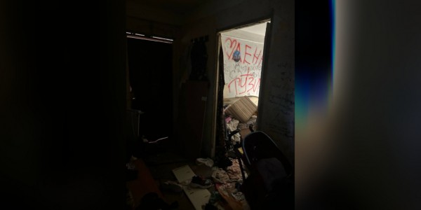 Прокуратура показала квартиру в Петербурге, где нашли тело малышки: молодые родители в последний раз покормили ее смесью