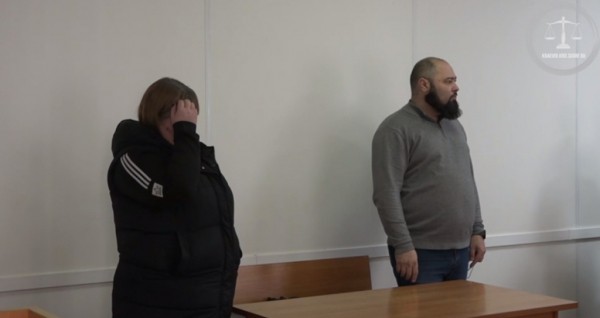 Пьяной соседке из Краснодара огласили приговор: женщина 11 раз ударила вилкой соседа-полицейского Пьяной соседке из Краснодара огласили приговор: женщина 11 раз ударила вилкой соседа-полицейского