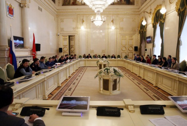 В первом чтении принят законопроект о патриотическом воспитании петербуржцев