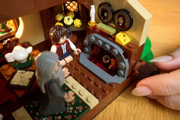 Lego анонсировала набор «Властелин колец: Шир» Lego анонсировала набор «Властелин колец: Шир»