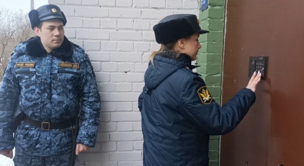 Петербургский пенсионер вернул воду на кухню через суд и приставов