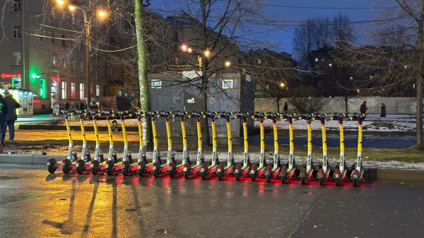 Хорошая погода снова «выпустила» на улицы Петербурга электросамокаты Хорошая погода снова «выпустила» на улицы Петербурга электросамокаты