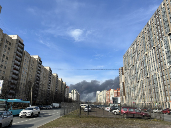 В Приморском районе горит ангар на улице Маршала Новикова В Приморском районе горит ангар на улице Маршала Новикова