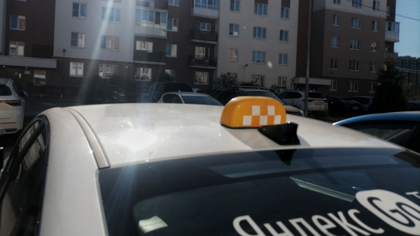 Китайские автомобили почти полностью заполонили автопарки такси в Петербурге Китайские автомобили почти полностью заполонили автопарки такси в Петербурге