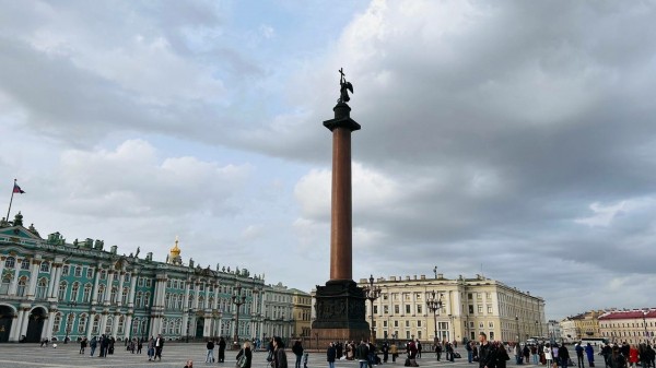 Аниматорам в костюмах Петра I и Екатерины II предлагают почти 200 тысяч рублей в месяц в Петербурге Аниматорам в костюмах Петра I и Екатерины II предлагают почти 200 тысяч рублей в месяц в Петербурге