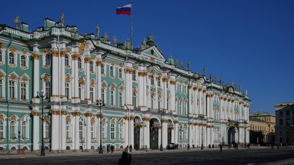 Эрмитаж вновь открыли для посетителей после проверки Эрмитаж вновь открыли для посетителей после проверки