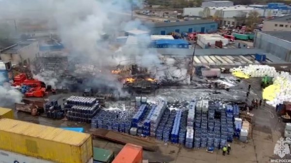 В горящем в Дизельном проезде складском помещении ликвидировали открытое горение В горящем в Дизельном проезде складском помещении ликвидировали открытое горение