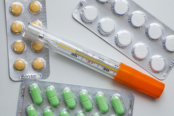 Помощница Эдиты Пьехи опровергла новость о гипертонии и деменции у певицы Помощница Эдиты Пьехи опровергла новость о гипертонии и деменции у певицы