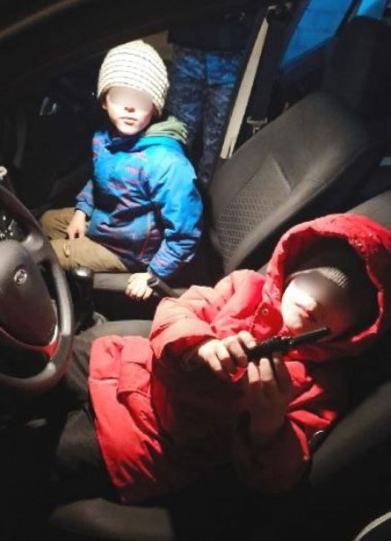 Потерявшиеся 6-летние мальчики в Невском районе найдены в соседнем дворе Потерявшиеся 6-летние мальчики в Невском районе найдены в соседнем дворе