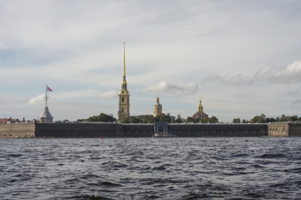 В воскресенье в Петербурге начался ракетный парад над Петропавловской крепостью В воскресенье в Петербурге начался ракетный парад над Петропавловской крепостью