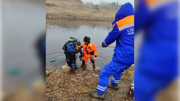 Спустя почти месяц поисков под Петербургом нашли тело ушедшего под лед ребенка Спустя почти месяц поисков под Петербургом нашли тело ушедшего под лед ребенка