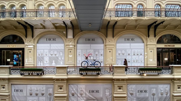 РБК: Dior и Prada отказались от части магазинов в России РБК: Dior и Prada отказались от части магазинов в России