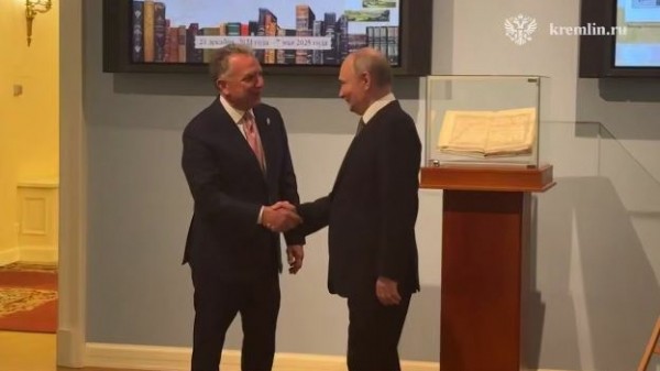 В Петербурге началась встреча Путина со спецпосланником американского президента В Петербурге началась встреча Путина со спецпосланником американского президента