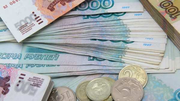 В Петербурге пенсионер отдал более 16,5 миллиона рублей курьеру мошенников В Петербурге пенсионер отдал более 16,5 миллиона рублей курьеру мошенников