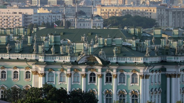 Вход в Эрмитаж временно закрыли из-за сообщений об угрозе режиму безопасности