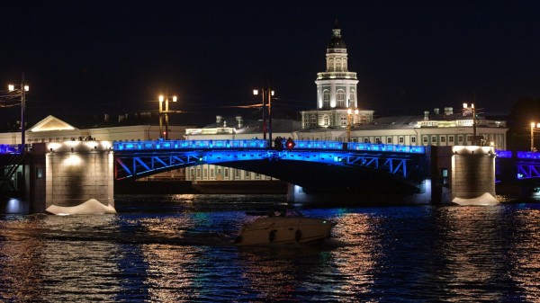 Три моста в Петербурге подсветят цветами "Зенита" вечером в честь юбилея клуба Три моста в Петербурге подсветят цветами "Зенита" вечером в честь юбилея клуба