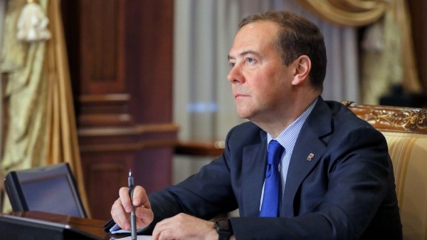 Медведев: хорошо, что диалог России с США идет, он необходим