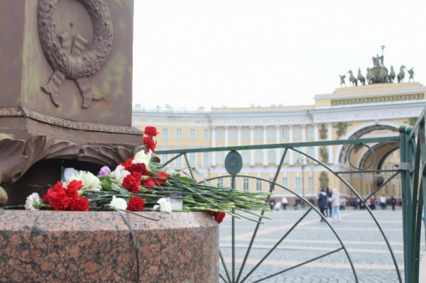 На Дворцовой площади Петербурга стартовала Звездная эстафета в честь 80-летия Победы На Дворцовой площади Петербурга стартовала Звездная эстафета в честь 80-летия Победы