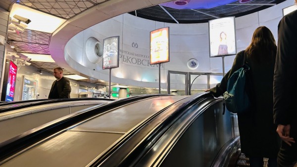 «Горьковскую» и «Адмиралтейскую» закрыли на вход «Горьковскую» и «Адмиралтейскую» закрыли на вход