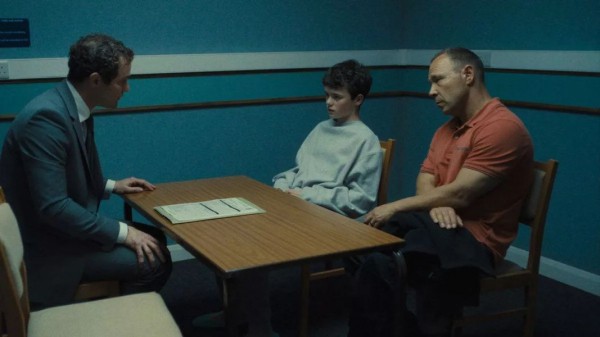 Взгляд как приём: рецензия на сериал «Переходный возраст» Взгляд как приём: рецензия на сериал «Переходный возраст»