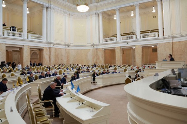 Почти 60% жителей Петербурга поддерживают идею замены чиновников и депутатов ИИ Почти 60% жителей Петербурга поддерживают идею замены чиновников и депутатов ИИ