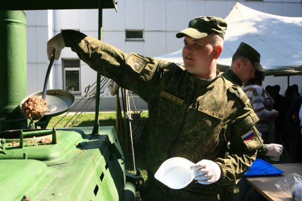 Роспотребнадзор опроверг запрет на «солдатскую кашу» и полевые кухни Роспотребнадзор опроверг запрет на «солдатскую кашу» и полевые кухни