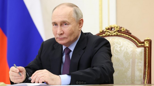 Путин пошутил, отвечая на вопрос, считает ли он себя удачливым человеком Путин пошутил, отвечая на вопрос, считает ли он себя удачливым человеком