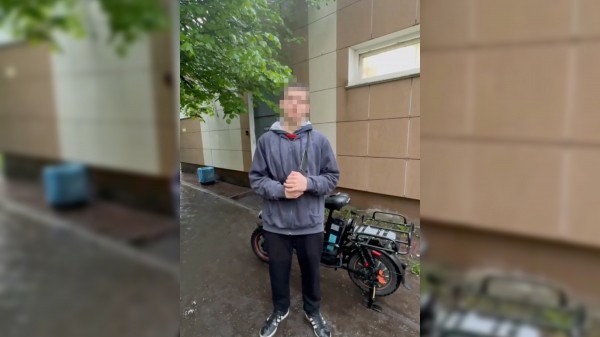 Гонявшим по «встречке» в центре Петербурга электровелосипедистом оказался 19-летний курьер Гонявшим по «встречке» в центре Петербурга электровелосипедистом оказался 19-летний курьер