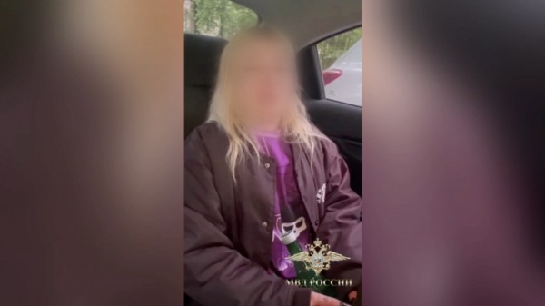 В Петербурге блогерша, которая подтерлась паспортом РФ, раскаялась со слезами на глазах В Петербурге блогерша, которая подтерлась паспортом РФ, раскаялась со слезами на глазах