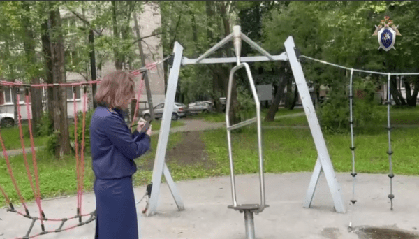  В Петербурге идет расследование избиения школьника на детской площадке 