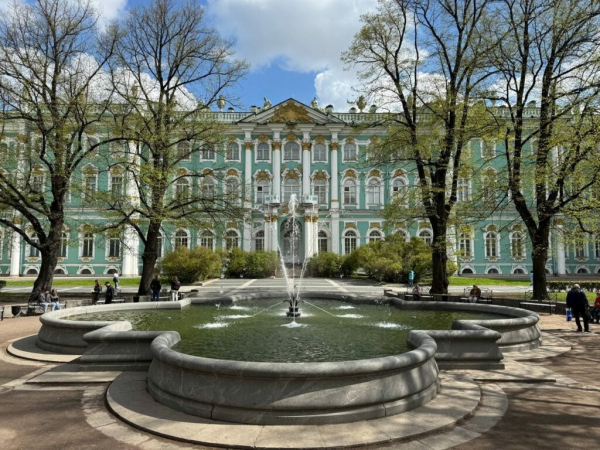 Смольный не будет отключать фонтаны в центре Петербурга во время «Алых парусов» Смольный не будет отключать фонтаны в центре Петербурга во время «Алых парусов»