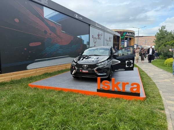 Новый российский гоночный автомобиль удивил всех гостей ПМЭФ-2025: такого в России еще не было Новый российский гоночный автомобиль удивил всех гостей ПМЭФ-2025: такого в России еще не было