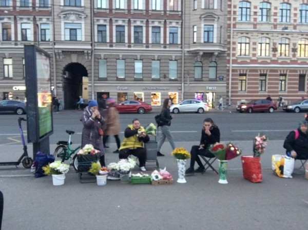 Центр Петербурга зачистили от нелегальной торговли Центр Петербурга зачистили от нелегальной торговли