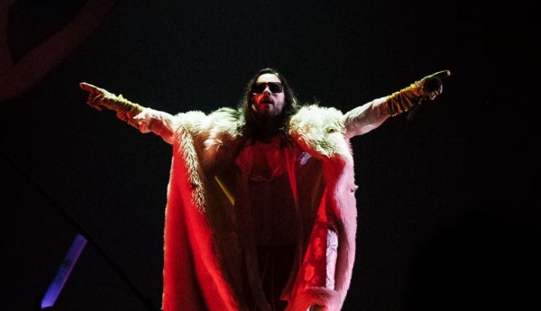 Сяду я верхом на коня: зрители концерта 30 Seconds to Mars спели русские хиты во время отключения света Сяду я верхом на коня: зрители концерта 30 Seconds to Mars спели русские хиты во время отключения света