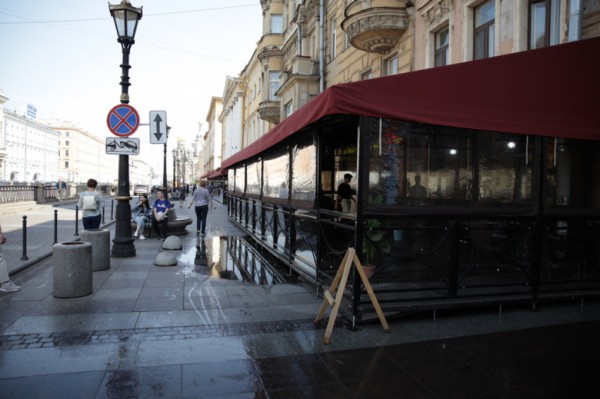 Проблема летних веранд в центре Петербурга взволновала местных жителей Проблема летних веранд в центре Петербурга взволновала местных жителей
