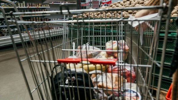 Почти 400 кг фальсификата нашли на полках магазинов Петербурга и Ленобласти