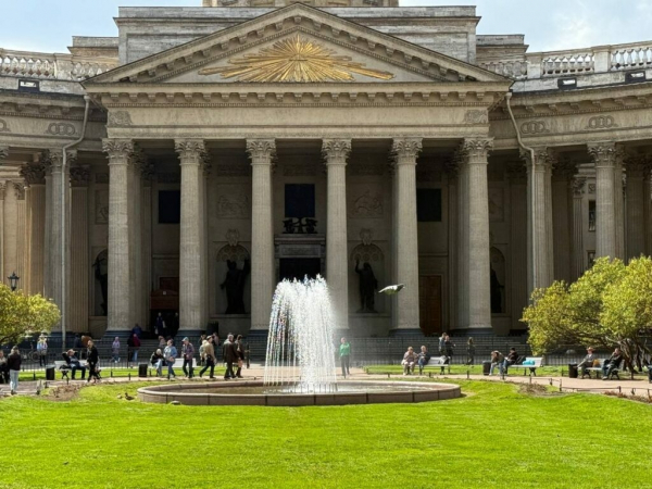 Смольный не будет отключать фонтаны в центре Петербурга во время «Алых парусов» Смольный не будет отключать фонтаны в центре Петербурга во время «Алых парусов»
